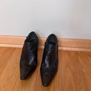 Nine West Black Leather Bootie Heels size 8